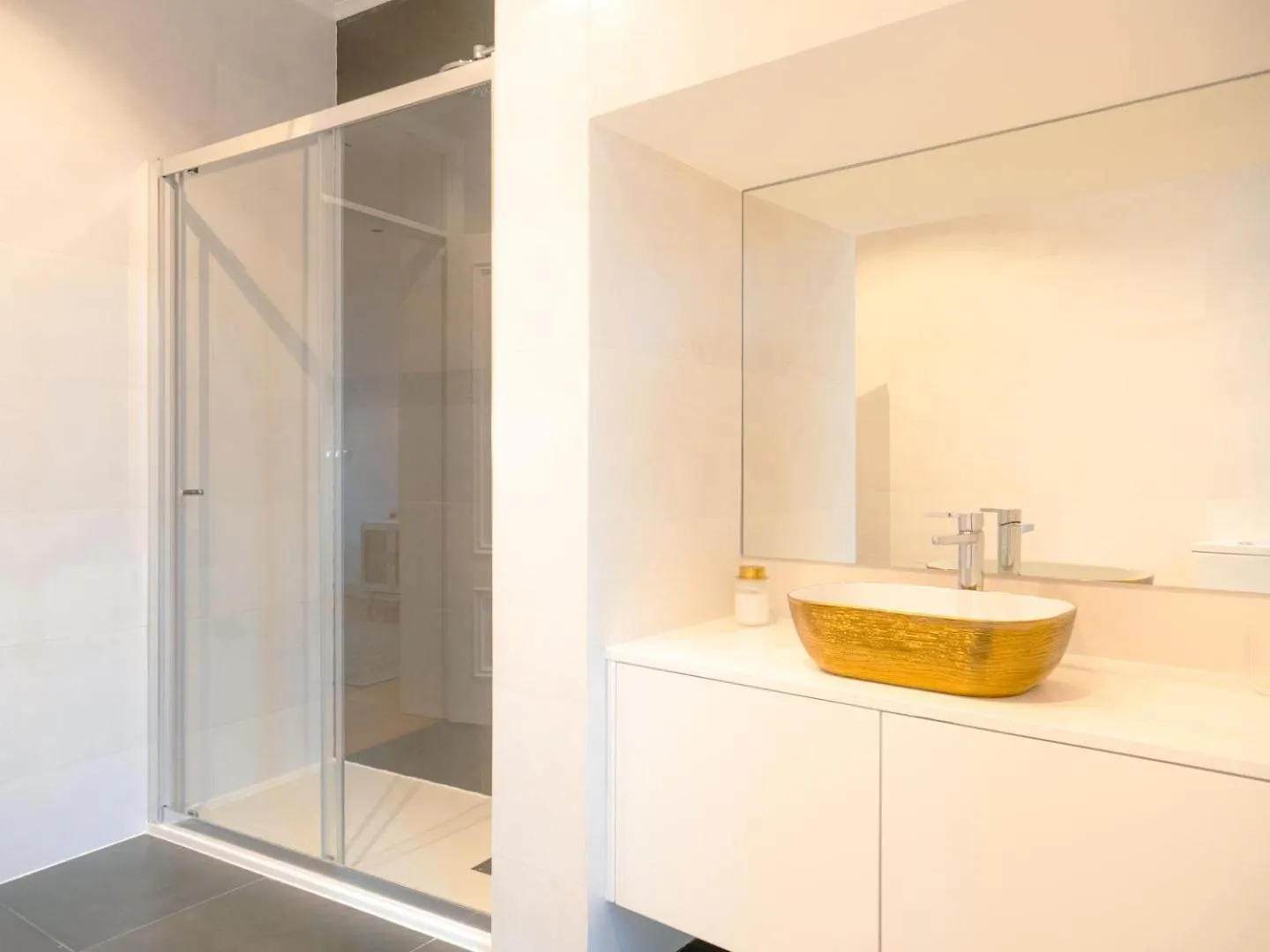 Stylish 2Br Castle View - Central | By Airnest Lisbon Portugal