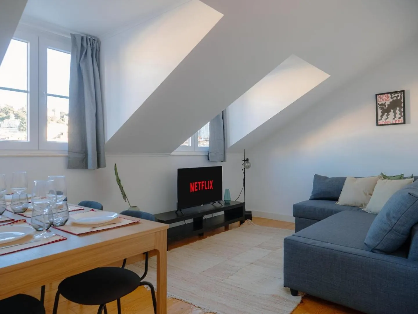 Stylish 2Br Castle View - Central | By Airnest location